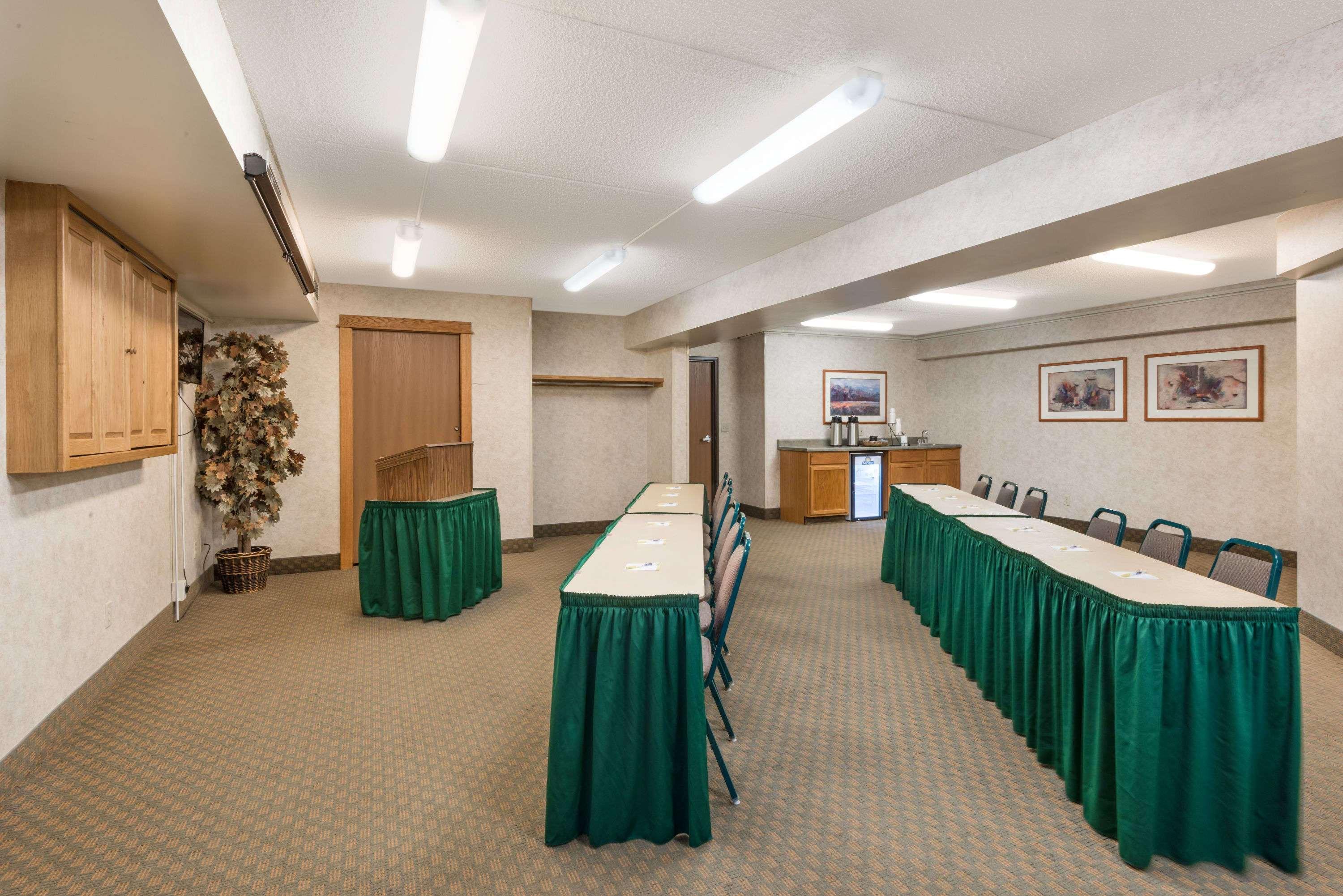 Days Inn & Suites By Wyndham Μπόουζμαν Εξωτερικό φωτογραφία