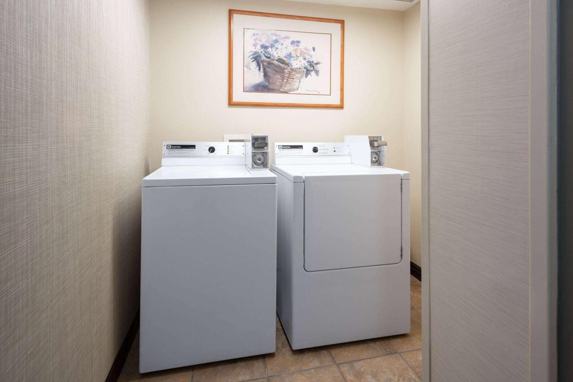 Days Inn & Suites By Wyndham Μπόουζμαν Εξωτερικό φωτογραφία