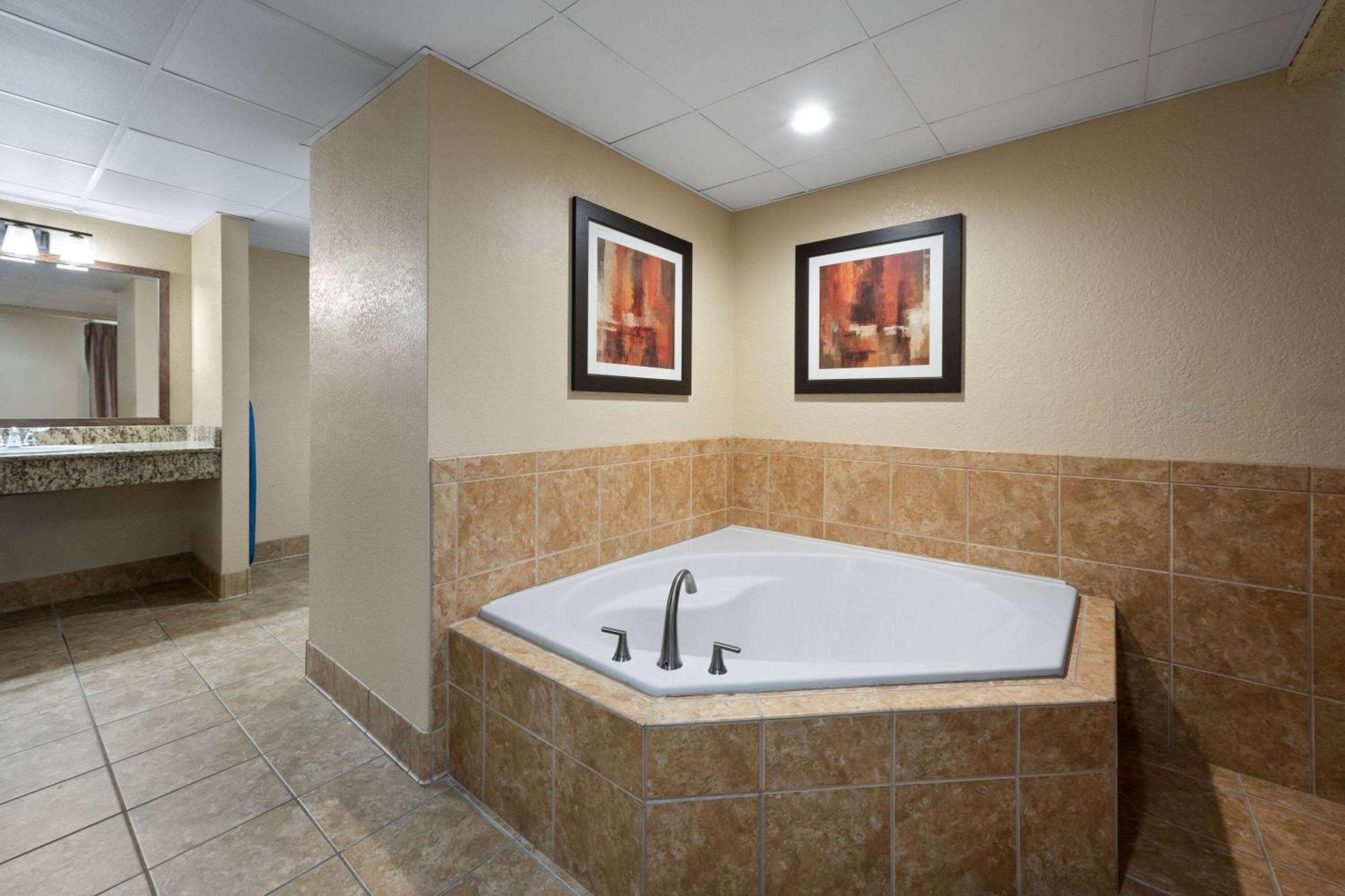 Days Inn & Suites By Wyndham Μπόουζμαν Εξωτερικό φωτογραφία