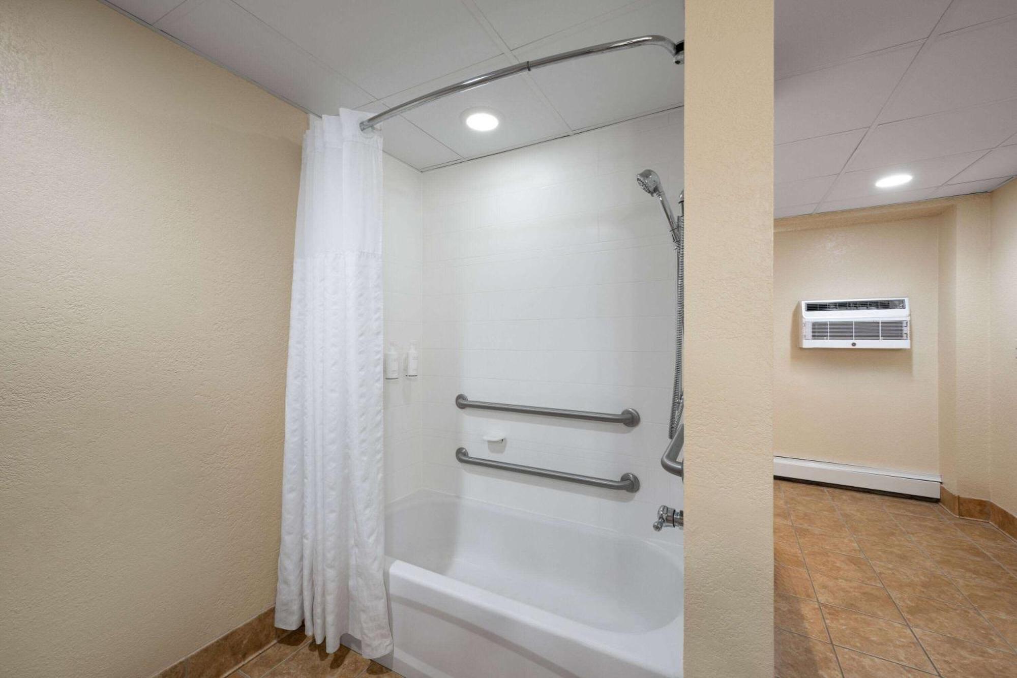 Days Inn & Suites By Wyndham Μπόουζμαν Εξωτερικό φωτογραφία